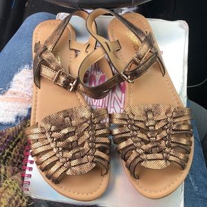 Unr8ed flat gold sandal